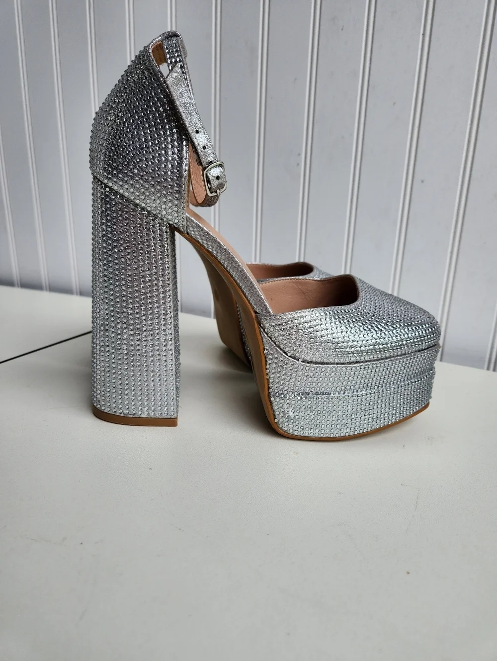 Dream Pairs  high heel sparkle Silver women’s size 8 silver high heels